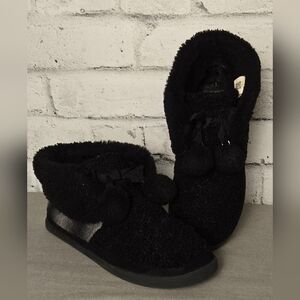 TOMS Black Fuzzy Ankle Boots Women’s 10 Faux Shearling Pom Pom Cozy